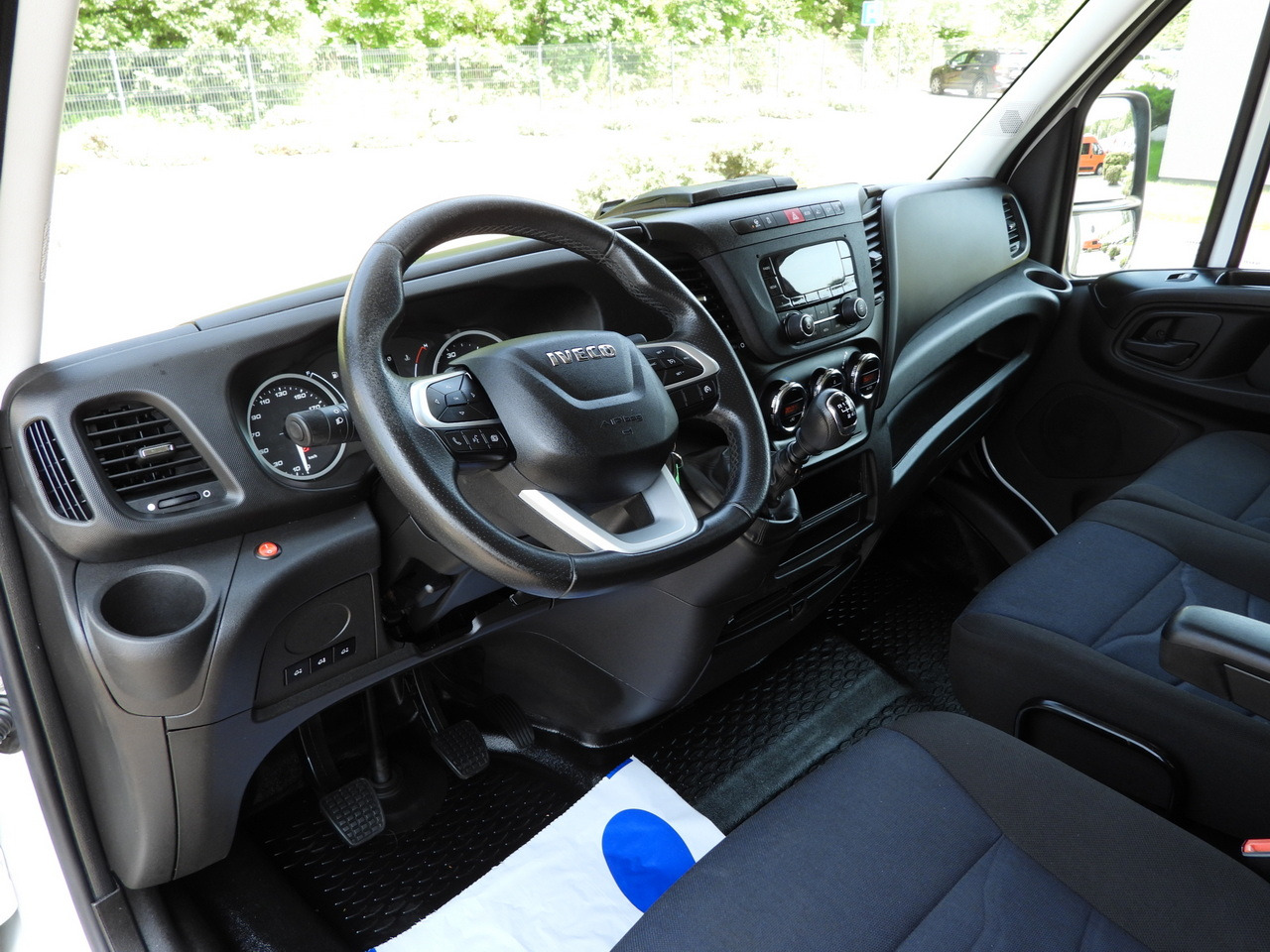 IVECO DAILY 35S18 TARPAULIN 10 PALLETS WEBASTO CRUISE CONTROL LED LIGHTS PNEUMATICS AIR CONDITIONING 180HP - Van dengan terpal samping: gambar 2 IVECO DAILY 35S18 TARPAULIN 10 PALLETS WEBASTO CRUISE CONTROL LED LIGHTS PNEUMATICS AIR CONDITIONING 180HP - Van dengan terpal samping: gambar 2
