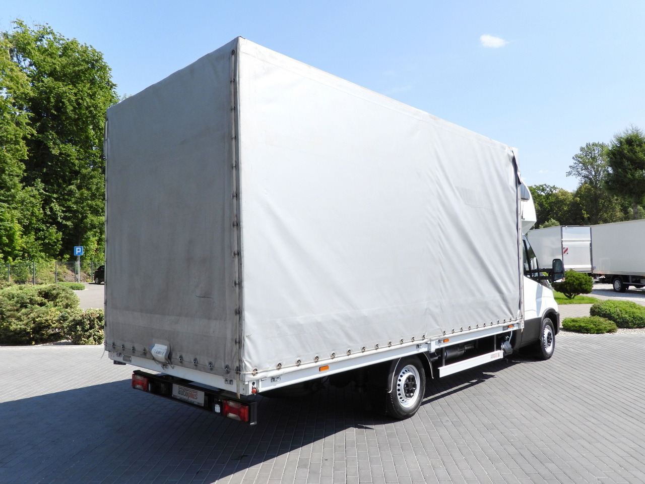 IVECO DAILY 35S18 TARPAULIN 10 PALLETS WEBASTO CRUISE CONTROL LED LIGHTS PNEUMATICS AIR CONDITIONING 180HP - Van dengan terpal samping: gambar 3 IVECO DAILY 35S18 TARPAULIN 10 PALLETS WEBASTO CRUISE CONTROL LED LIGHTS PNEUMATICS AIR CONDITIONING 180HP - Van dengan terpal samping: gambar 3