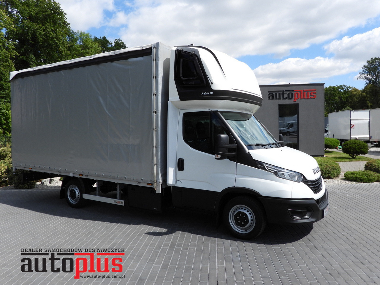 IVECO DAILY 35S18 TARPAULIN 10 PALLETS WEBASTO CRUISE CONTROL NAVIGATION LED LIGHTS AIR CONDITIONING 180HP - Van dengan terpal samping: gambar 1 IVECO DAILY 35S18 TARPAULIN 10 PALLETS WEBASTO CRUISE CONTROL NAVIGATION LED LIGHTS AIR CONDITIONING 180HP - Van dengan terpal samping: gambar 1