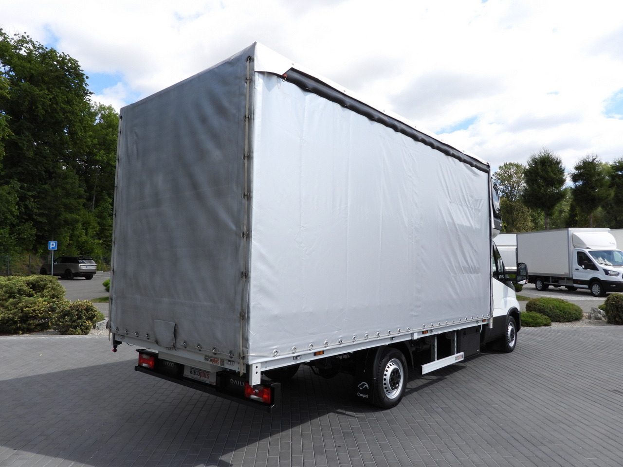 IVECO DAILY 35S18 TARPAULIN 10 PALLETS WEBASTO CRUISE CONTROL NAVIGATION LED LIGHTS AIR CONDITIONING 180HP - Van dengan terpal samping: gambar 3 IVECO DAILY 35S18 TARPAULIN 10 PALLETS WEBASTO CRUISE CONTROL NAVIGATION LED LIGHTS AIR CONDITIONING 180HP - Van dengan terpal samping: gambar 3