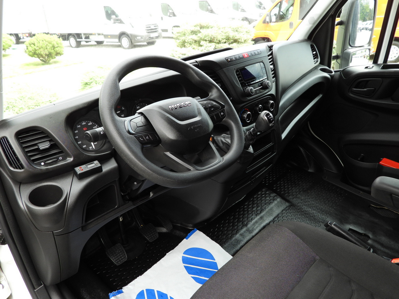 IVECO DAILY 35S18 TARPAULIN LIFT 10 PALLETS WEBASTO CRUISE CONTROL PNEUMATICS AIR CONDITIONING 180HP - Van dengan terpal samping: gambar 2 IVECO DAILY 35S18 TARPAULIN LIFT 10 PALLETS WEBASTO CRUISE CONTROL PNEUMATICS AIR CONDITIONING 180HP - Van dengan terpal samping: gambar 2