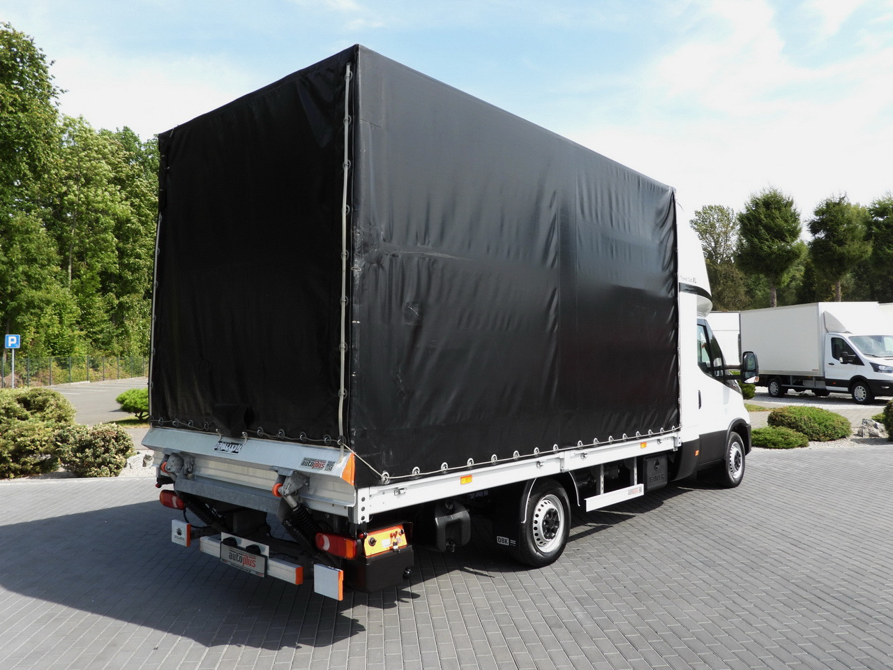 IVECO DAILY 35S18 TARPAULIN LIFT 8 PALLETS CRUISE CONTROL AIR CONDITIONING 180HP - Van dengan terpal samping: gambar 3 IVECO DAILY 35S18 TARPAULIN LIFT 8 PALLETS CRUISE CONTROL AIR CONDITIONING 180HP - Van dengan terpal samping: gambar 3