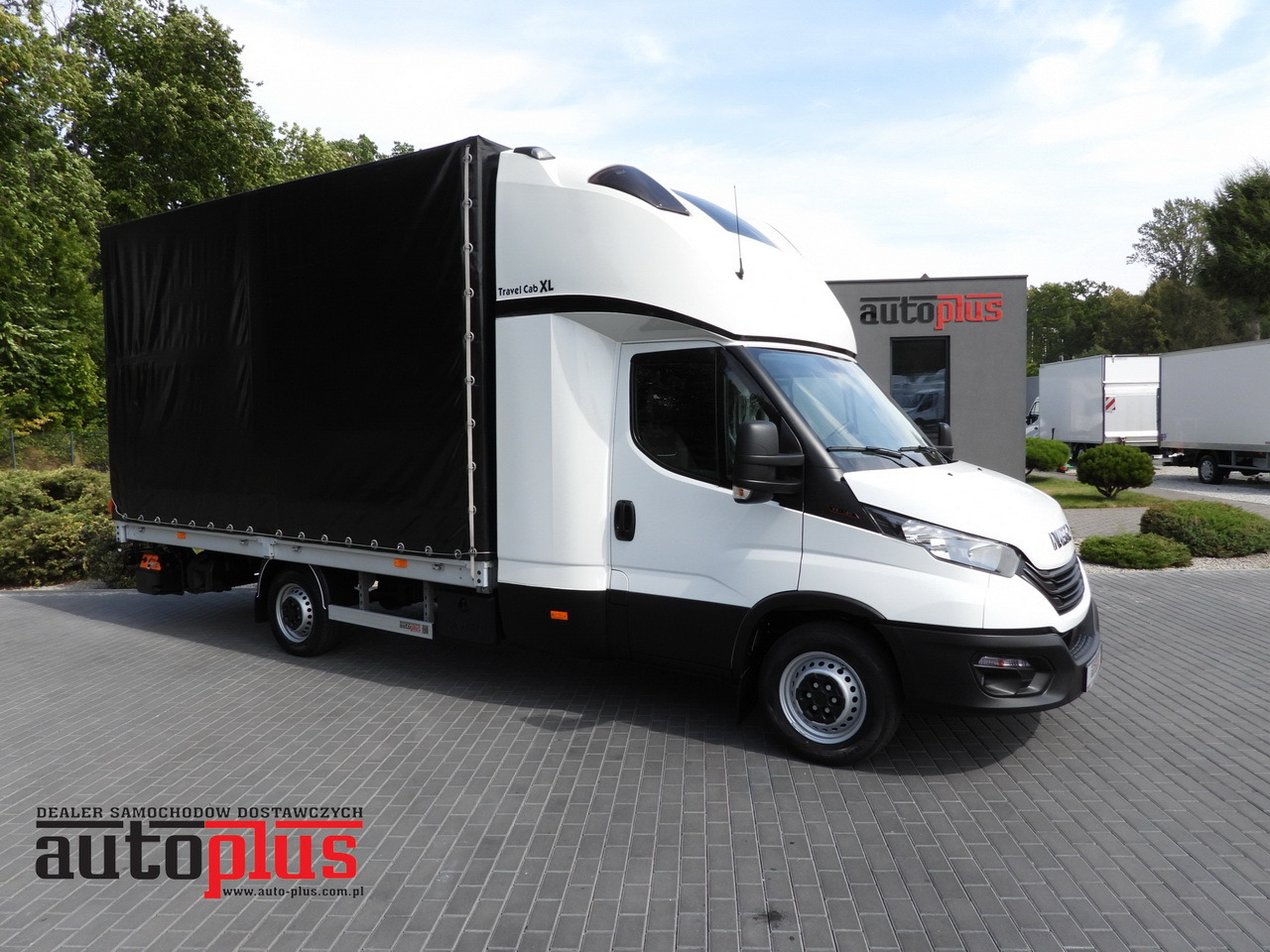 IVECO DAILY 35S18 TARPAULIN LIFT 8 PALLETS CRUISE CONTROL AIR CONDITIONING 180HP - Van dengan terpal samping: gambar 1 IVECO DAILY 35S18 TARPAULIN LIFT 8 PALLETS CRUISE CONTROL AIR CONDITIONING 180HP - Van dengan terpal samping: gambar 1