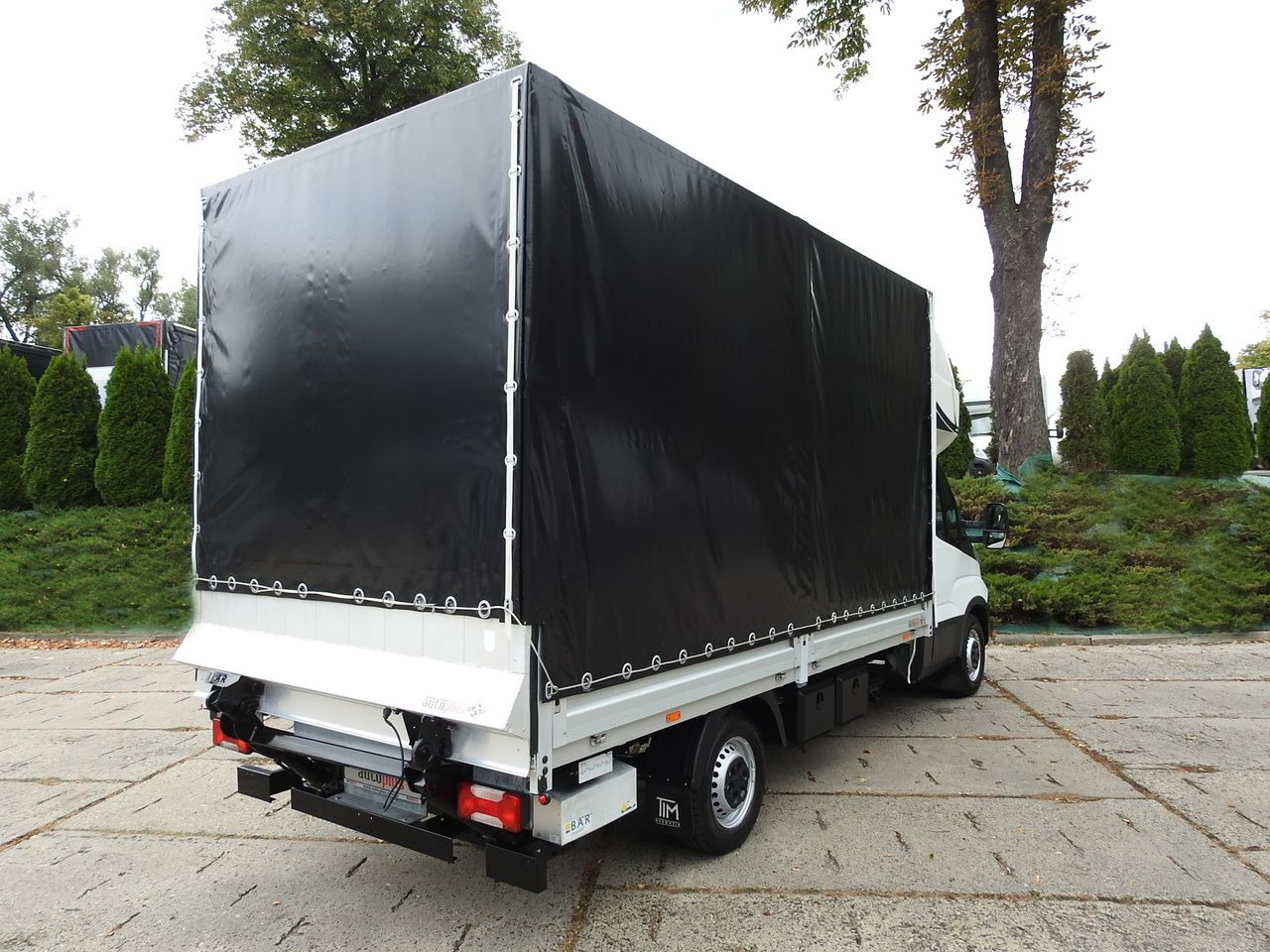 IVECO DAILY 35S18 TARPAULIN LIFT 8 PALLETS CRUISE CONTROL AIR CONDITIONING 180HP - Van dengan terpal samping: gambar 3 IVECO DAILY 35S18 TARPAULIN LIFT 8 PALLETS CRUISE CONTROL AIR CONDITIONING 180HP - Van dengan terpal samping: gambar 3