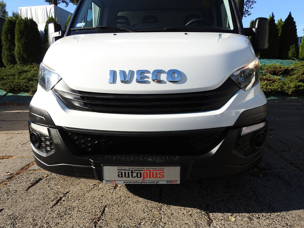 IVECO DAILY 35S18 TARPAULIN LIFT 8 PALLETS CRUISE CONTROL AIR CONDITIONING 180HP - Van dengan terpal samping: gambar 5 IVECO DAILY 35S18 TARPAULIN LIFT 8 PALLETS CRUISE CONTROL AIR CONDITIONING 180HP - Van dengan terpal samping: gambar 5