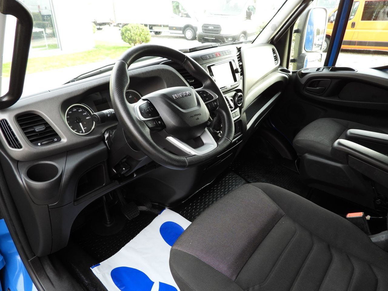 IVECO DAILY 35S21 TARPAULIN 10 PALLETS WEBASTO CRUISE CONTROL NAVIGATION LED LIGHTS AUTOMATIC TRANSMISSION HI-MATIC AIR CONDITIONING 210HP - Van dengan terpal samping: gambar 2 IVECO DAILY 35S21 TARPAULIN 10 PALLETS WEBASTO CRUISE CONTROL NAVIGATION LED LIGHTS AUTOMATIC TRANSMISSION HI-MATIC AIR CONDITIONING 210HP - Van dengan terpal samping: gambar 2