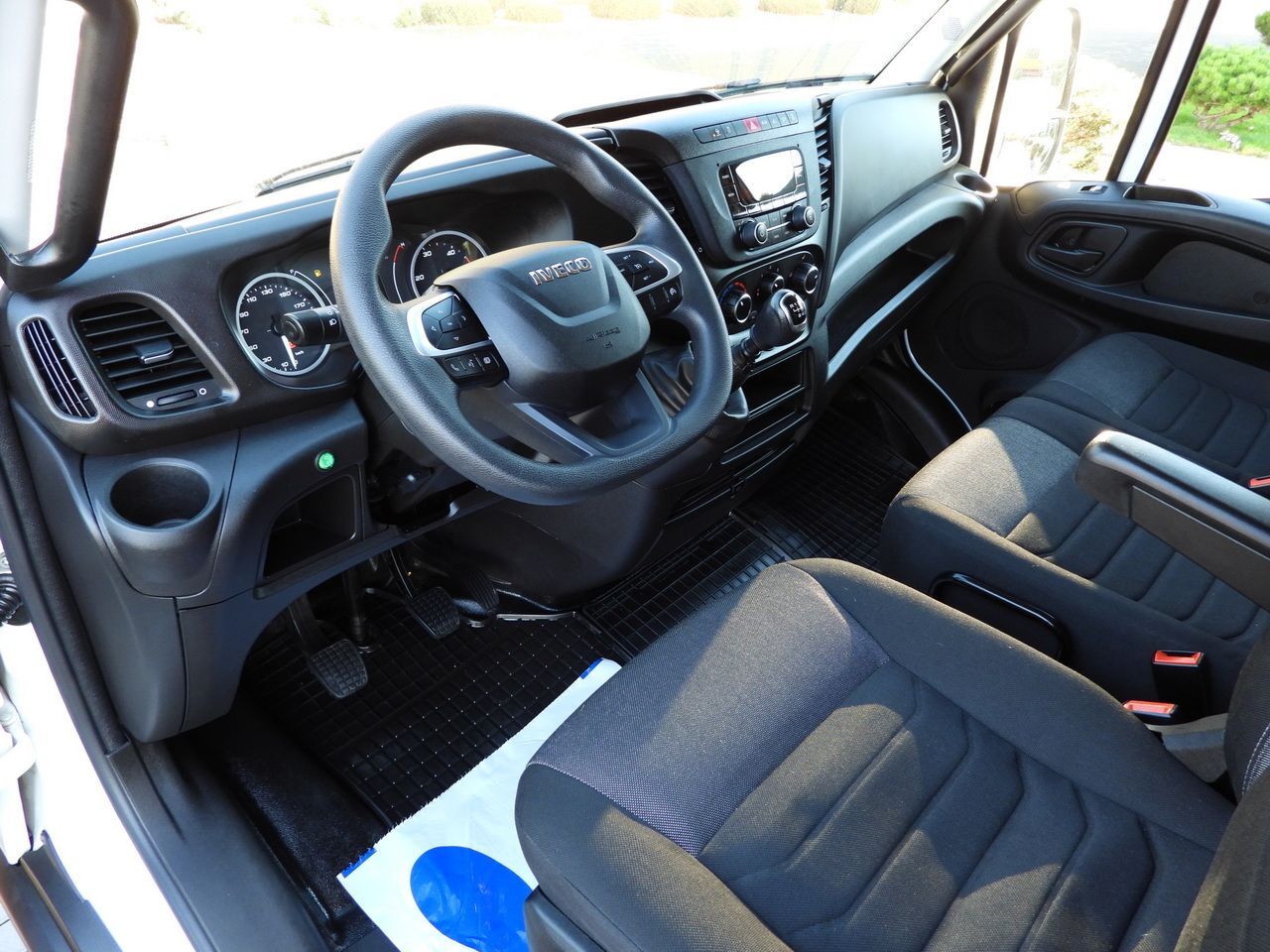 IVECO DAILY 50C16 TARPAULIN 10 PALLETS CRUISE CONTROL TWIN WHEELS AIR CONDITIONING 160HP - Van dengan terpal samping: gambar 2 IVECO DAILY 50C16 TARPAULIN 10 PALLETS CRUISE CONTROL TWIN WHEELS AIR CONDITIONING 160HP - Van dengan terpal samping: gambar 2