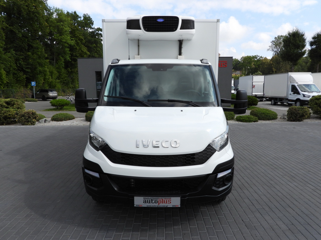 IVECO DAILY 70C17 REFRIGERATOR 1*C LIFT 10 PALLETS POWER SUPPLY 230V CRUISE CONTROL AIR CONDITIONING PNEUMATICS AUTOMATIC TRANSMISSION HI-MATIC TWIN WHEELS 170HP - Truk berpendingin: gambar 5 IVECO DAILY 70C17 REFRIGERATOR 1*C LIFT 10 PALLETS POWER SUPPLY 230V CRUISE CONTROL AIR CONDITIONING PNEUMATICS AUTOMATIC TRANSMISSION HI-MATIC TWIN WHEELS 170HP - Truk berpendingin: gambar 5