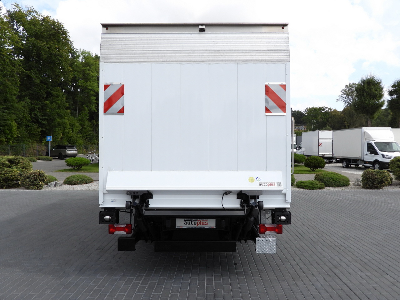 Truk berpendingin IVECO DAILY 70C17 REFRIGERATOR 1*C LIFT 10 PALLETS POWER SUPPLY 230V CRUISE CONTROL AIR CONDITIONING PNEUMATICS AUTOMATIC TRANSMISSION HI-MATIC TWIN WHEELS 170HP: gambar 10 Truk berpendingin IVECO DAILY 70C17 REFRIGERATOR 1*C LIFT 10 PALLETS POWER SUPPLY 230V CRUISE CONTROL AIR CONDITIONING PNEUMATICS AUTOMATIC TRANSMISSION HI-MATIC TWIN WHEELS 170HP: gambar 10