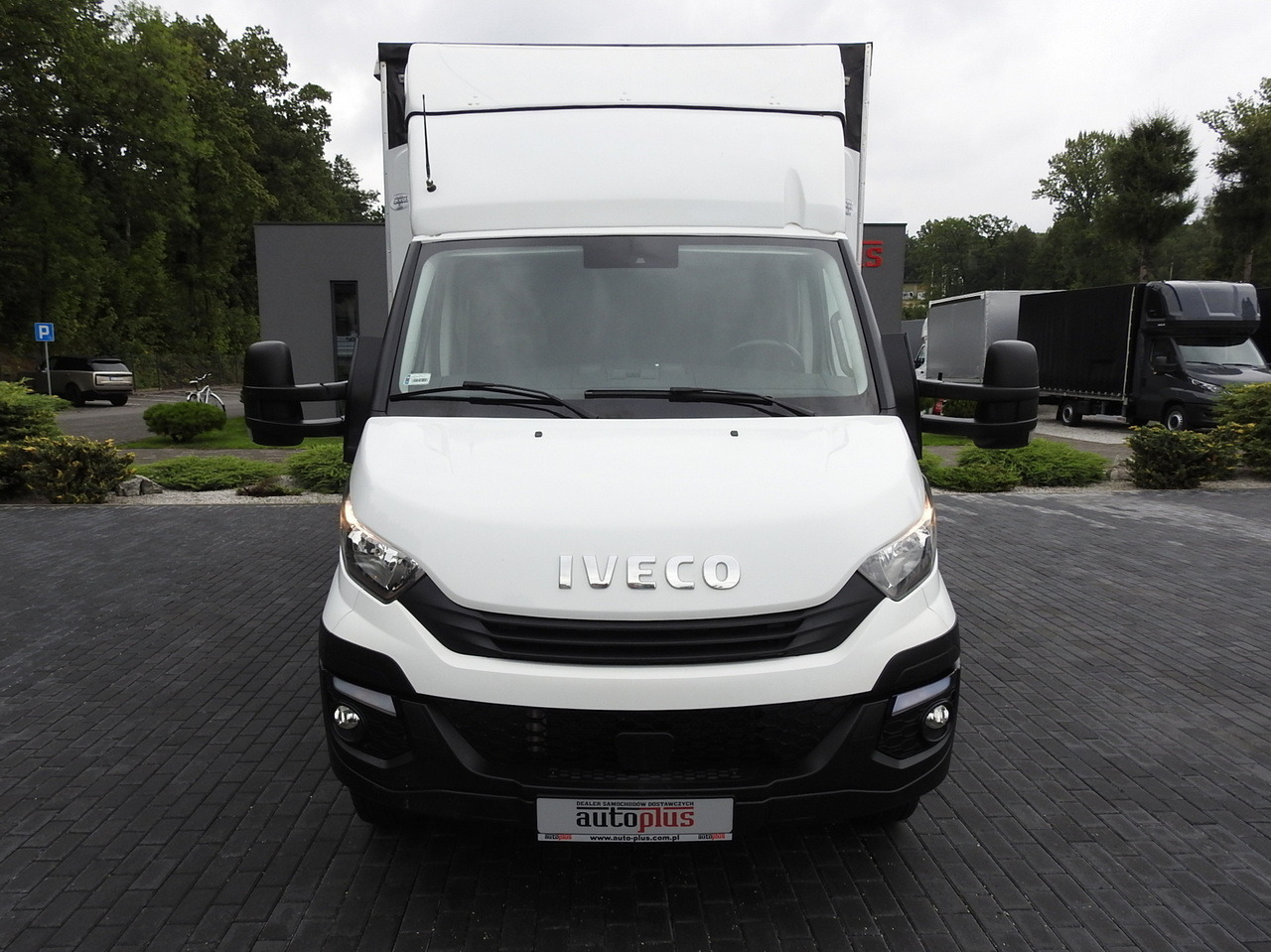 IVECO DAILY 70C18 TARPAULIN LIFT 12 PALLETS WEBASTO CRUISE CONTROL TWIN WHEELS AIR CONDITIONING 180HP - Van dengan terpal samping: gambar 5 IVECO DAILY 70C18 TARPAULIN LIFT 12 PALLETS WEBASTO CRUISE CONTROL TWIN WHEELS AIR CONDITIONING 180HP - Van dengan terpal samping: gambar 5