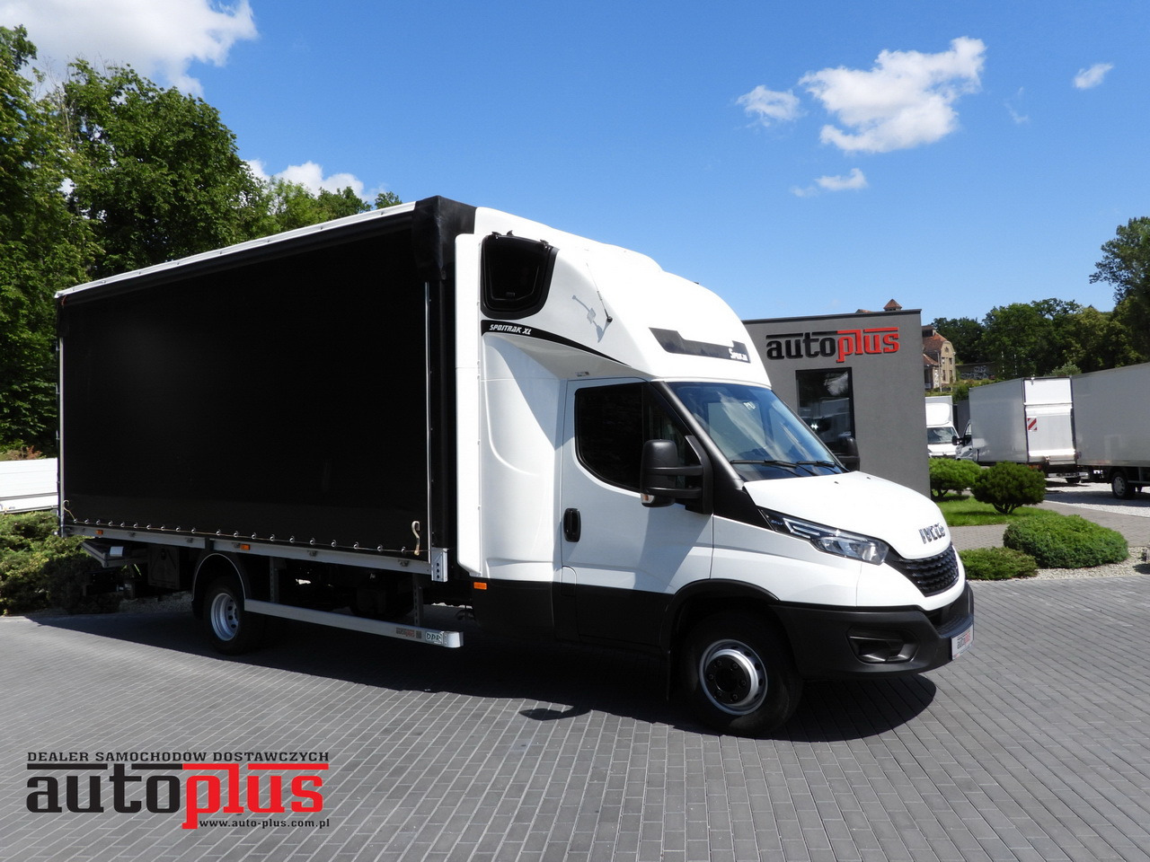 IVECO DAILY 70C18 TARPAULIN LIFT 14 PALLETS WEBASTO CRUISE CONTROL LED LIGHTS TWIN WHEELS AIR CONDITIONING 180HP - Van dengan terpal samping: gambar 1 IVECO DAILY 70C18 TARPAULIN LIFT 14 PALLETS WEBASTO CRUISE CONTROL LED LIGHTS TWIN WHEELS AIR CONDITIONING 180HP - Van dengan terpal samping: gambar 1