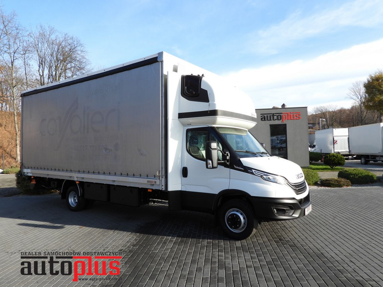 IVECO DAILY 70C18 TARPAULIN LIFT 16 PALLETS WEBASTO CRUISE CONTROL NAVIGATION LED LIGHTS PNEUMATICS AUTOMATIC TRANSMISSION HI-MATIC TWIN WHEELS AIR CONDITIONING 180HP - Truk dengan terpal samping: gambar 1 IVECO DAILY 70C18 TARPAULIN LIFT 16 PALLETS WEBASTO CRUISE CONTROL NAVIGATION LED LIGHTS PNEUMATICS AUTOMATIC TRANSMISSION HI-MATIC TWIN WHEELS AIR CONDITIONING 180HP - Truk dengan terpal samping: gambar 1