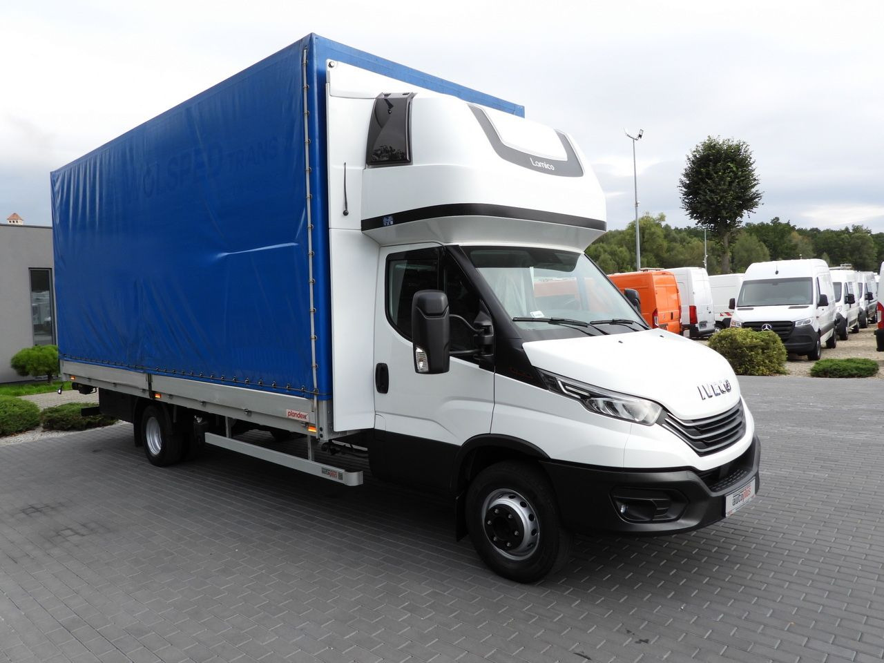 IVECO DAILY 72C18 TARPAULIN LIFT 14 PALLETS WEBASTO CRUISE CONTROL LED LIGHTS TWIN WHEELS AIR CONDITIONING 180HP - Truk dengan terpal samping: gambar 4 IVECO DAILY 72C18 TARPAULIN LIFT 14 PALLETS WEBASTO CRUISE CONTROL LED LIGHTS TWIN WHEELS AIR CONDITIONING 180HP - Truk dengan terpal samping: gambar 4