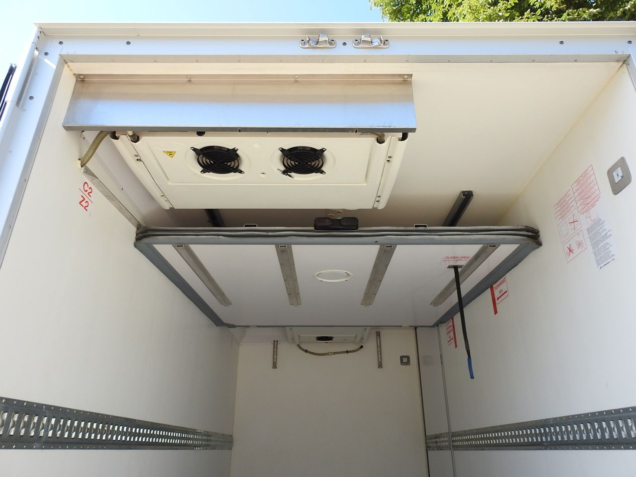 Van berpendingin IVECO DAILY: gambar 21