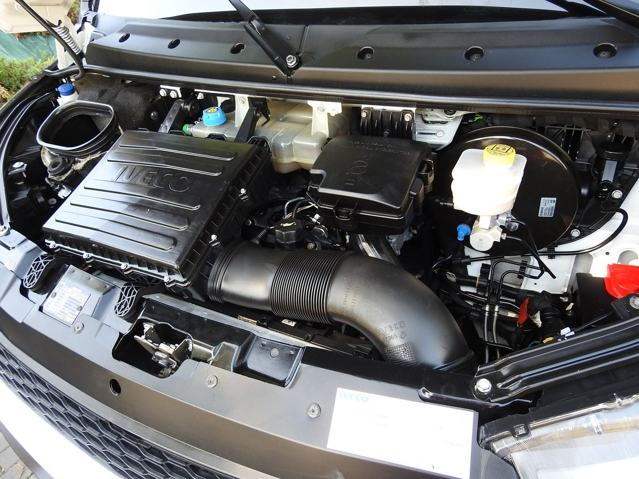 Van berpendingin IVECO DAILY: gambar 32