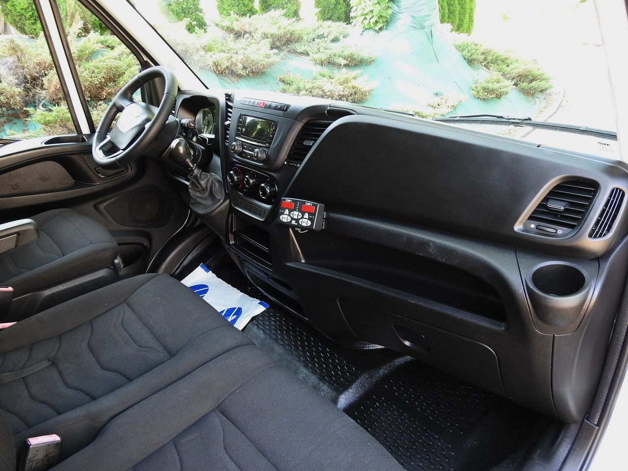 Van berpendingin IVECO DAILY: gambar 43