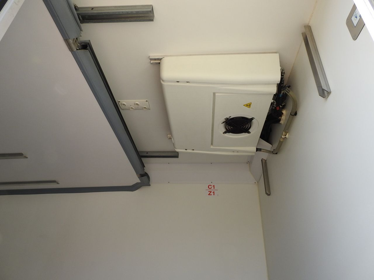 Van berpendingin IVECO DAILY: gambar 19