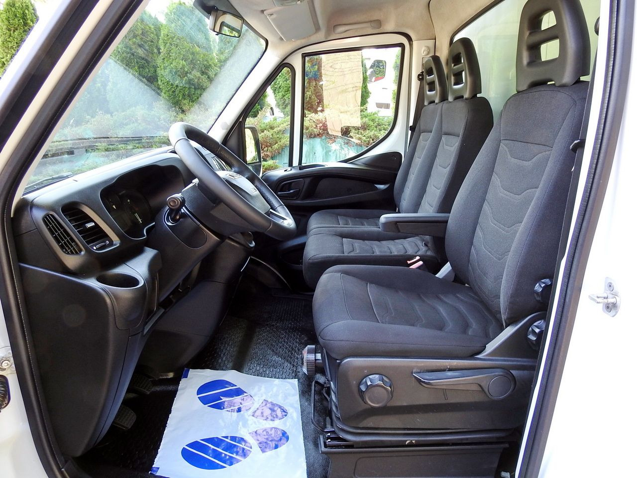 Van berpendingin IVECO DAILY: gambar 33