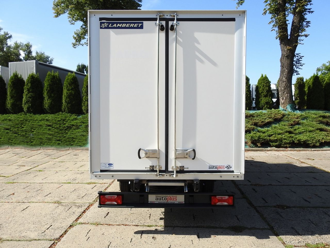 Van berpendingin IVECO DAILY: gambar 11