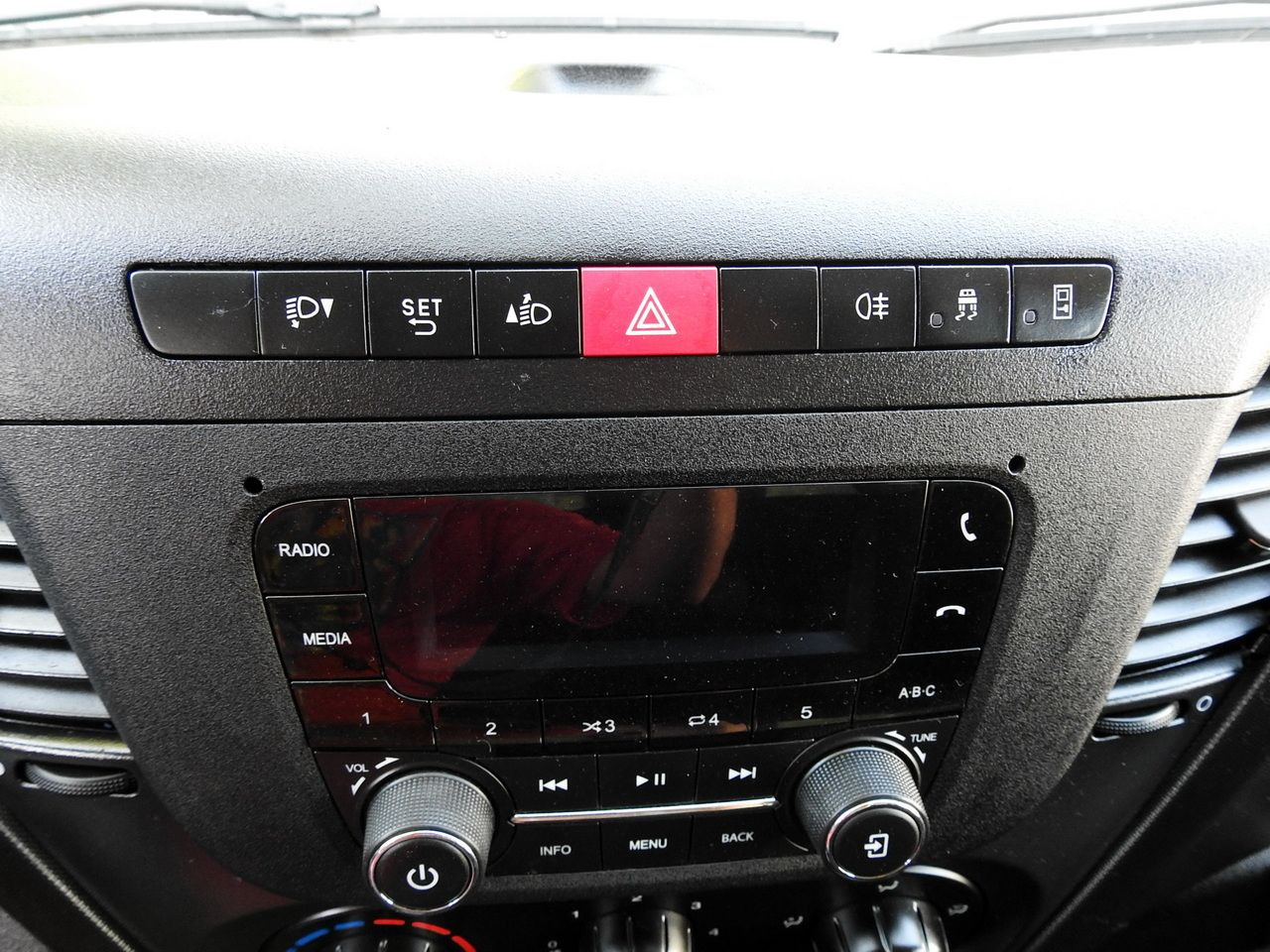 Van berpendingin IVECO DAILY: gambar 41