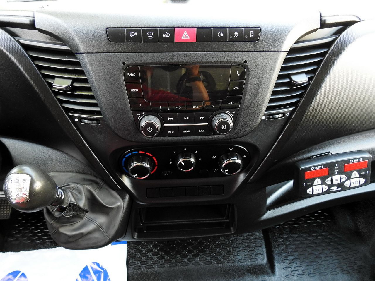 Van berpendingin IVECO DAILY: gambar 40