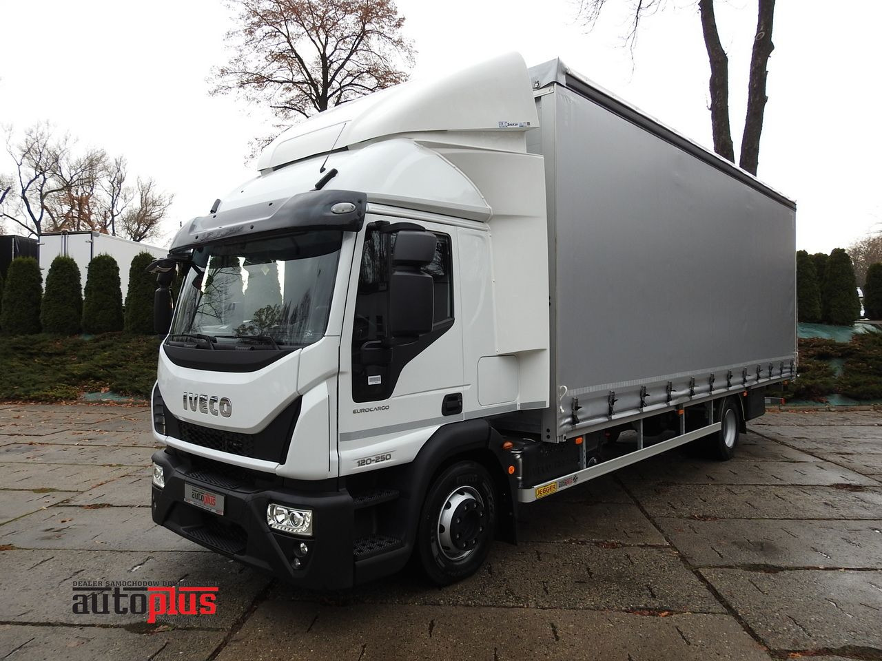 IVECO EUROCARGO 120-250 NEW TARPAULIN LIFT 18 PALLETS WEBASTO CRUISE CONTROL AIR CONDITIONING LED LIGHTS PNEUMATICS AUTOMATIC TRANSMISSION HI-MATIC 250HP - Van dengan terpal samping: gambar 1 IVECO EUROCARGO 120-250 NEW TARPAULIN LIFT 18 PALLETS WEBASTO CRUISE CONTROL AIR CONDITIONING LED LIGHTS PNEUMATICS AUTOMATIC TRANSMISSION HI-MATIC 250HP - Van dengan terpal samping: gambar 1