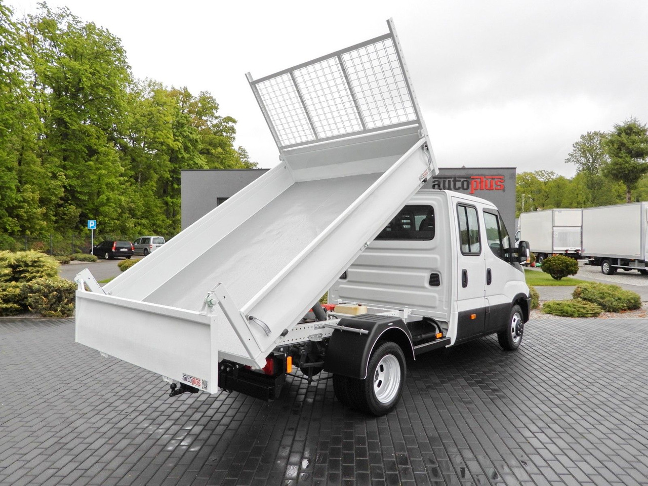 Iveco DAILY 35C13 KIPPER DOPPELKABINE DOKA 7 SITZE A/C - Van jungkit, Van kombi: gambar 3 Iveco DAILY 35C13 KIPPER DOPPELKABINE DOKA 7 SITZE A/C - Van jungkit, Van kombi: gambar 3