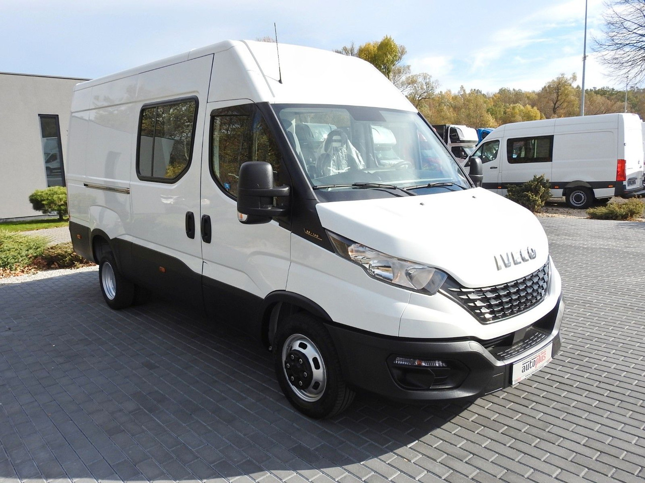 Iveco DAILY 35C14 KASTENWAGEN DOPPELKABINE 7 SITZE - Van panel, Van kombi: gambar 4 Iveco DAILY 35C14 KASTENWAGEN DOPPELKABINE 7 SITZE - Van panel, Van kombi: gambar 4