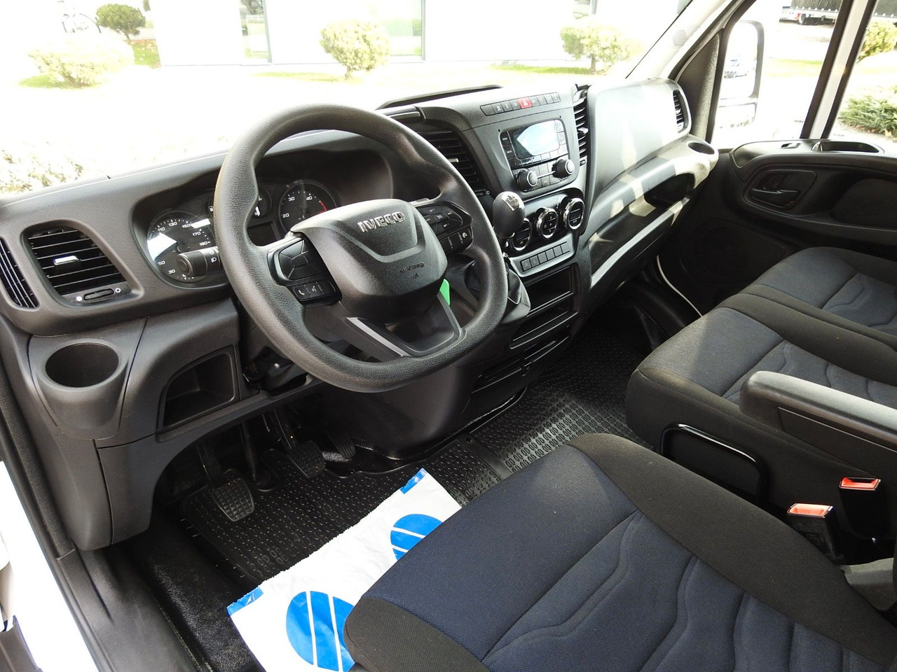 Iveco DAILY 35C14 KASTENWAGEN DOPPELKABINE 7 SITZE - Van panel, Van kombi: gambar 2 Iveco DAILY 35C14 KASTENWAGEN DOPPELKABINE 7 SITZE - Van panel, Van kombi: gambar 2