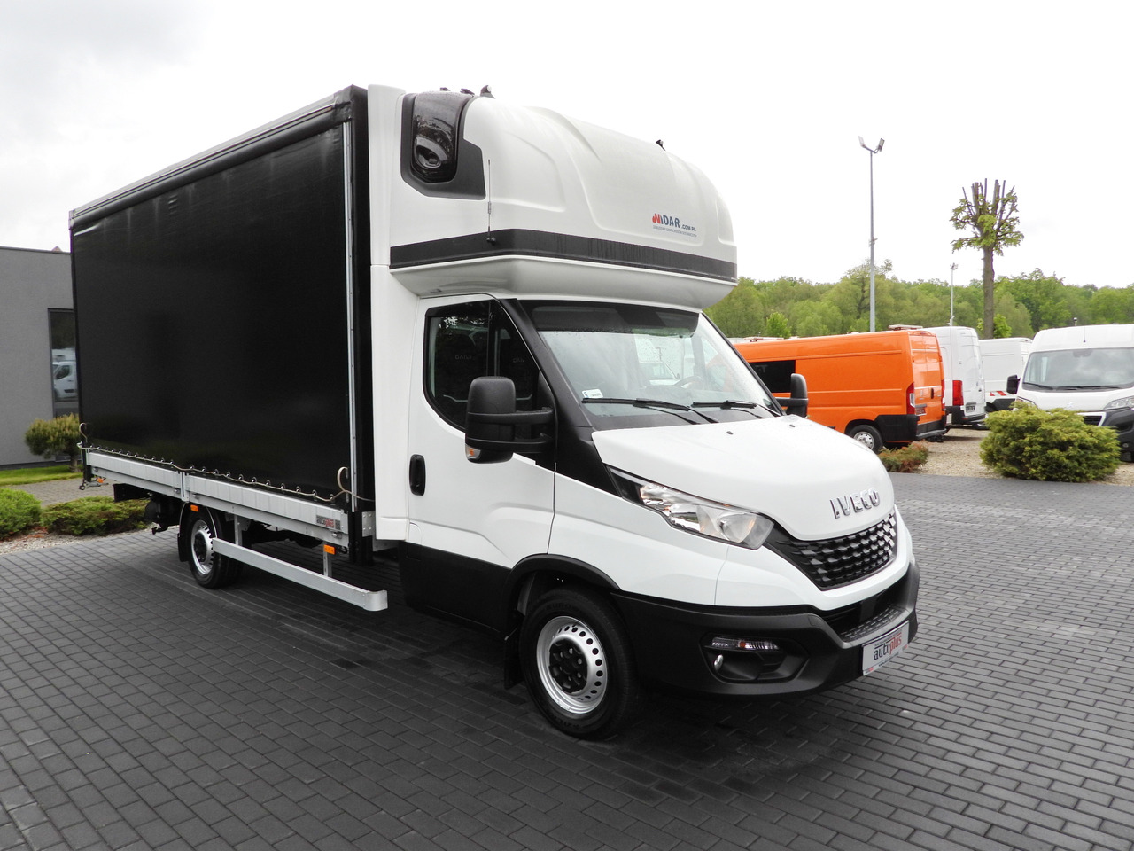 Iveco DAILY 35S18 PRITSCHE PLANE 10 PALETTEN WEBASTO - Van dengan terpal samping: gambar 4 Iveco DAILY 35S18 PRITSCHE PLANE 10 PALETTEN WEBASTO - Van dengan terpal samping: gambar 4
