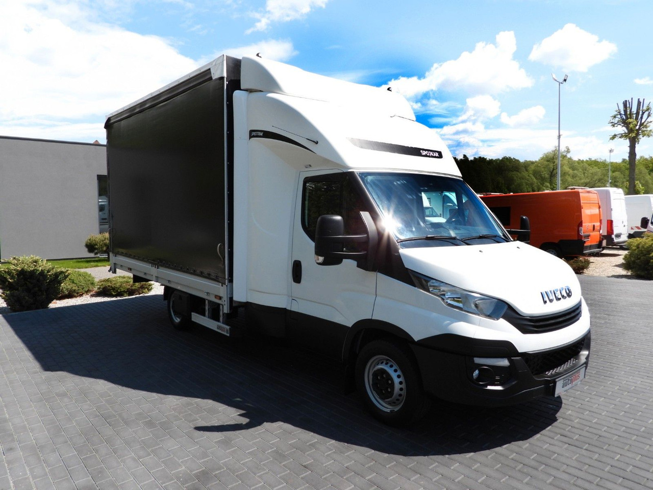 Iveco DAILY 35S18 PRITSCHE PLANE 10 PALETTEN WEBASTO - Van dengan terpal samping, Van kombi: gambar 4 Iveco DAILY 35S18 PRITSCHE PLANE 10 PALETTEN WEBASTO - Van dengan terpal samping, Van kombi: gambar 4