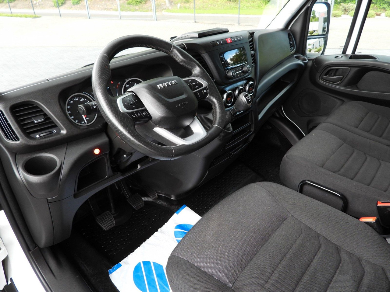 Iveco DAILY 35S18 PRITSCHE PLANE AUFZUG 8 PALETTEN - Van dengan terpal samping: gambar 2 Iveco DAILY 35S18 PRITSCHE PLANE AUFZUG 8 PALETTEN - Van dengan terpal samping: gambar 2