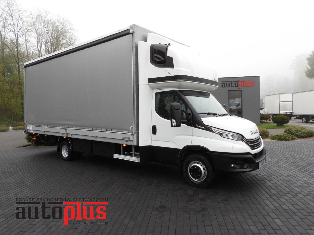 Iveco DAILY 72C18 PRITSCHE PLANE AUFZUG 16 PALETTEN - Van dengan terpal samping: gambar 1 Iveco DAILY 72C18 PRITSCHE PLANE AUFZUG 16 PALETTEN - Van dengan terpal samping: gambar 1
