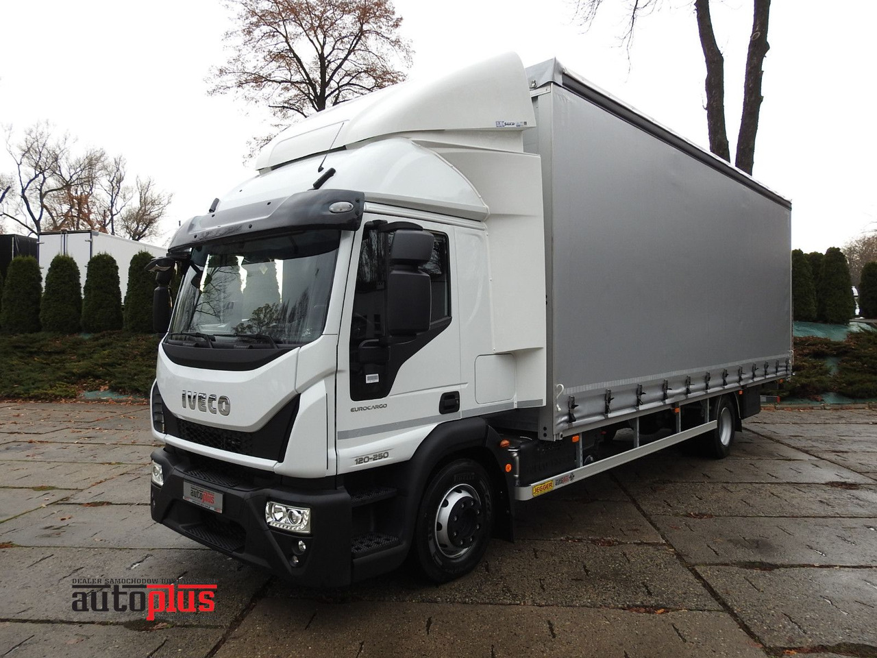 Iveco EUROCARGO 120-250 PRITSCHE PLANE 18 PALETTEN A/C - Truk dengan terpal samping: gambar 1 Iveco EUROCARGO 120-250 PRITSCHE PLANE 18 PALETTEN A/C - Truk dengan terpal samping: gambar 1