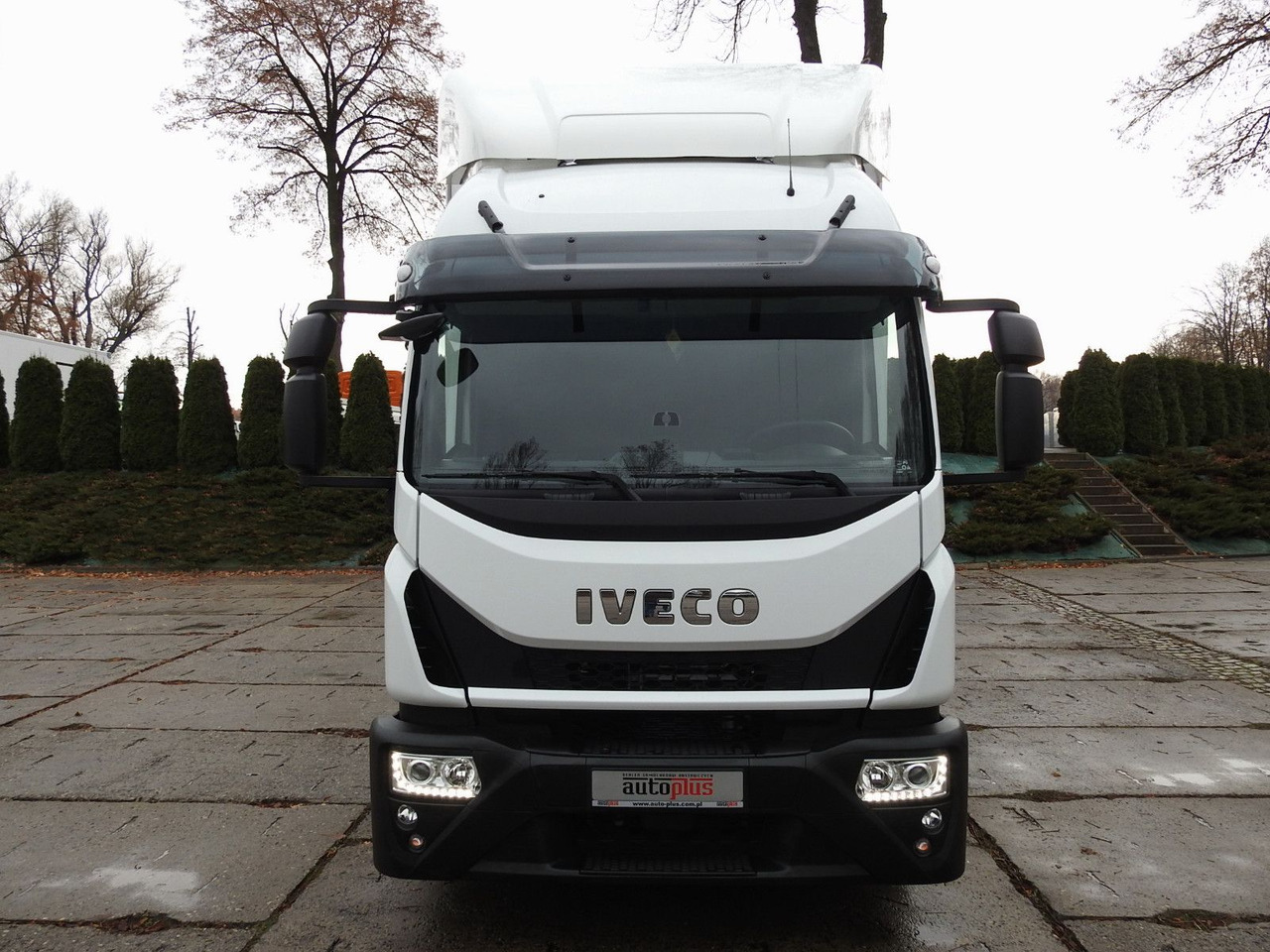 Iveco EUROCARGO 120-250 PRITSCHE PLANE 18 PALETTEN A/C - Truk dengan terpal samping: gambar 5 Iveco EUROCARGO 120-250 PRITSCHE PLANE 18 PALETTEN A/C - Truk dengan terpal samping: gambar 5