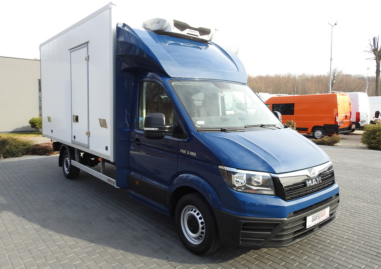 MAN TGE 3.180 REGRIGERATOR BOX -5*C 8 PALLETS HEATING FUNCTION CRUISE CONTROL PNEUMATICS AIR CONDITIONING 180HP - Van berpendingin: gambar 4 MAN TGE 3.180 REGRIGERATOR BOX -5*C 8 PALLETS HEATING FUNCTION CRUISE CONTROL PNEUMATICS AIR CONDITIONING 180HP - Van berpendingin: gambar 4