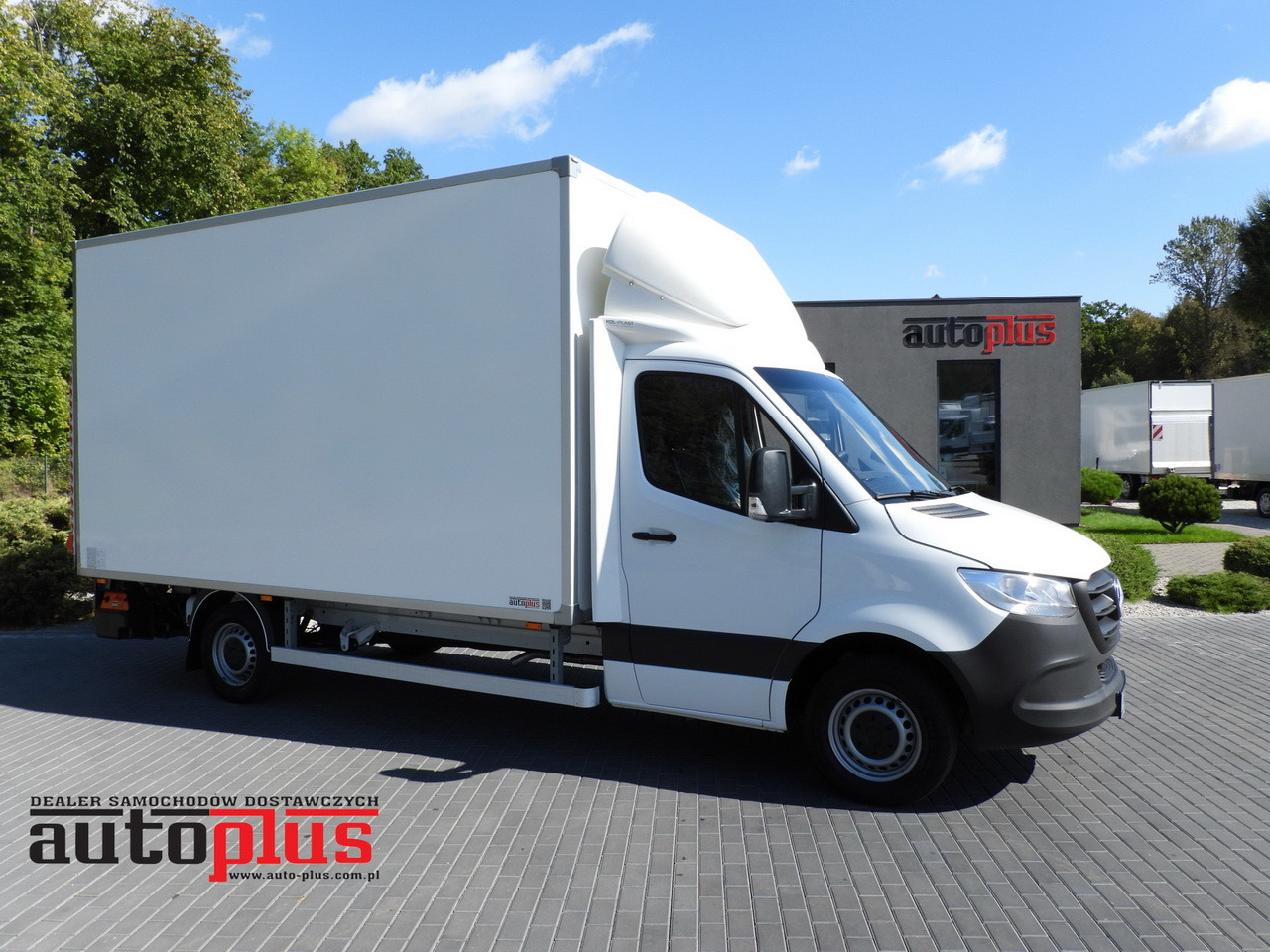 MERCEDES SPRINTER 315 BOX LIFT 8 PALLETS AIR CONDITIONING 150HP - Van box: gambar 1 MERCEDES SPRINTER 315 BOX LIFT 8 PALLETS AIR CONDITIONING 150HP - Van box: gambar 1