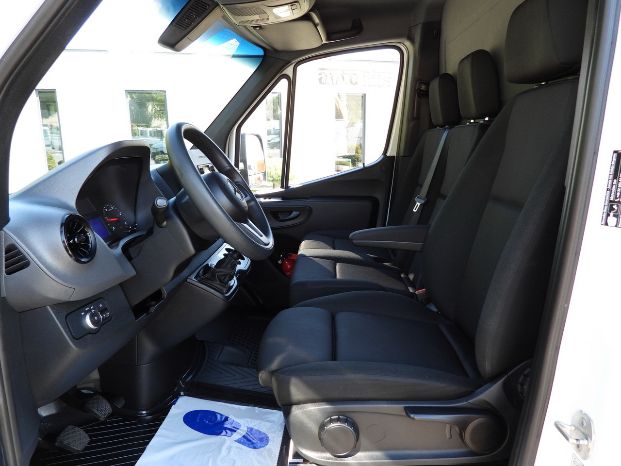 Van box MERCEDES SPRINTER 315 BOX LIFT 8 PALLETS AIR CONDITIONING  150HP: gambar 23