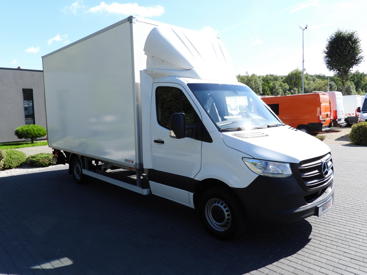 MERCEDES SPRINTER 315 BOX LIFT 8 PALLETS AIR CONDITIONING 150HP - Van box: gambar 4 MERCEDES SPRINTER 315 BOX LIFT 8 PALLETS AIR CONDITIONING 150HP - Van box: gambar 4