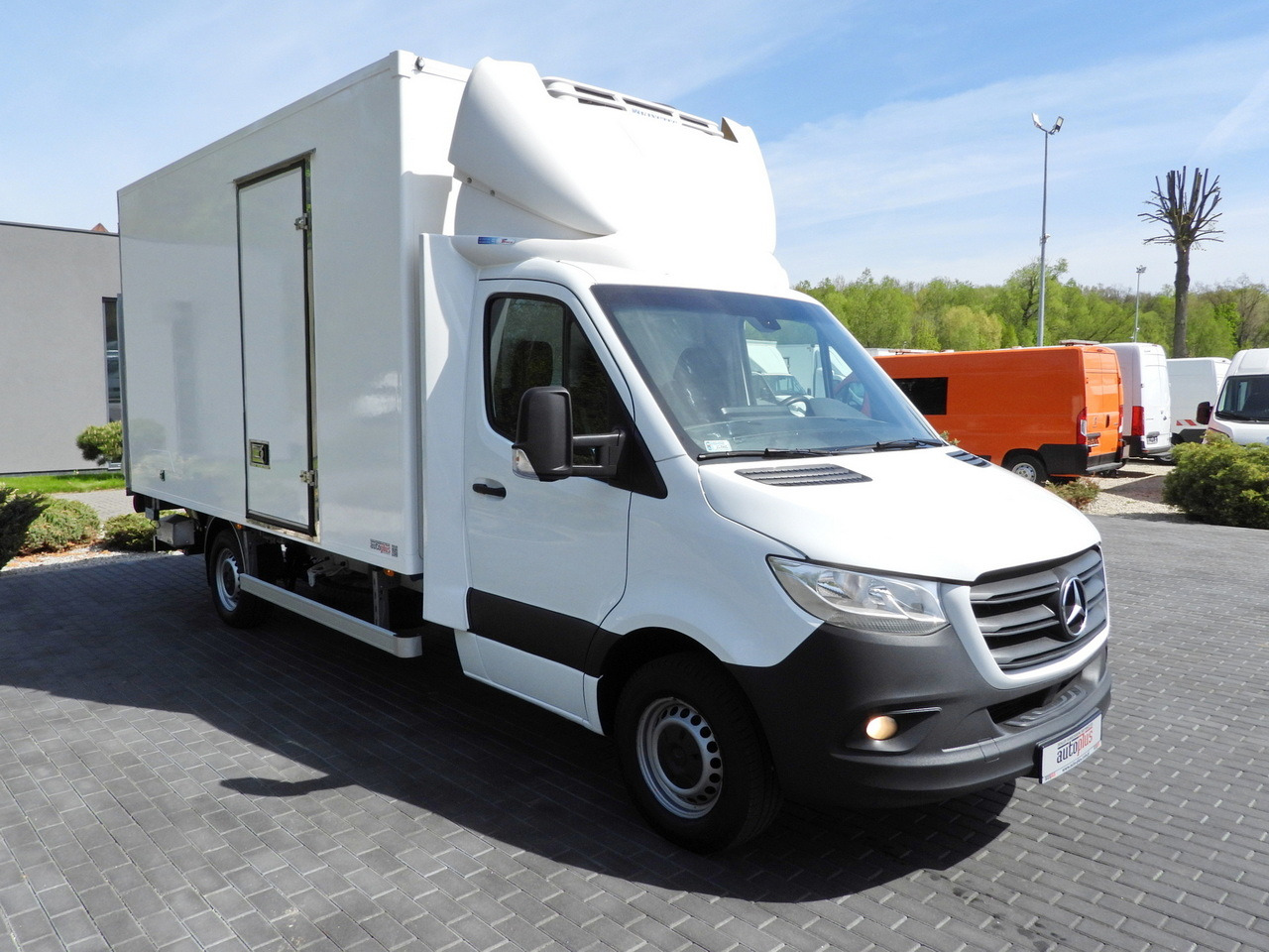 MERCEDES SPRINTER 316 REGRIGERATOR BOX 0*C LIFT 8 PALLETS CRUISE CONTROL PNEUMATICS AIR CONDITIONING 160HP - Van berpendingin: gambar 4 MERCEDES SPRINTER 316 REGRIGERATOR BOX 0*C LIFT 8 PALLETS CRUISE CONTROL PNEUMATICS AIR CONDITIONING 160HP - Van berpendingin: gambar 4