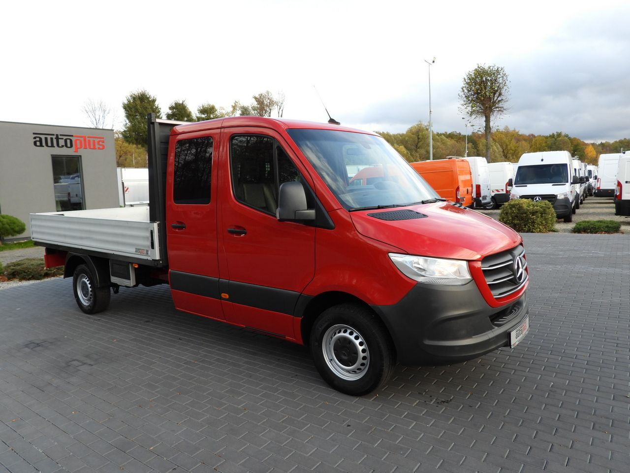 MERCEDES SPRINTER 316 STAKE BODY DOUBLE CABIN DOKA 7 SEATS AIR CONDITIONING 160HP - Van kombi: gambar 4 MERCEDES SPRINTER 316 STAKE BODY DOUBLE CABIN DOKA 7 SEATS AIR CONDITIONING 160HP - Van kombi: gambar 4