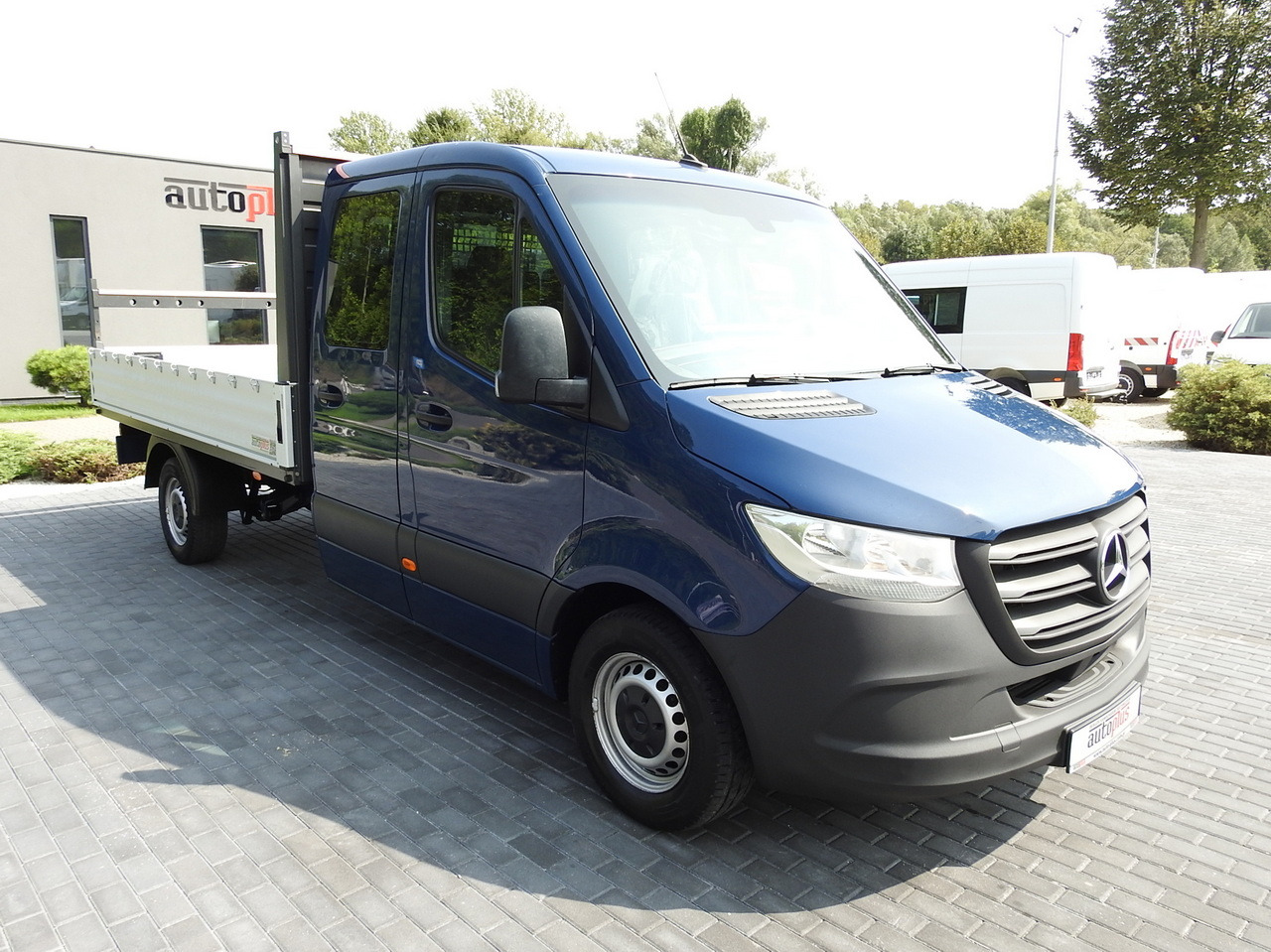 MERCEDES SPRINTER 316 STAKE BODY DOUBLE CABIN DOKA 7 SEATS AIR CONDITIONING 160HP - Van kombi: gambar 4 MERCEDES SPRINTER 316 STAKE BODY DOUBLE CABIN DOKA 7 SEATS AIR CONDITIONING 160HP - Van kombi: gambar 4