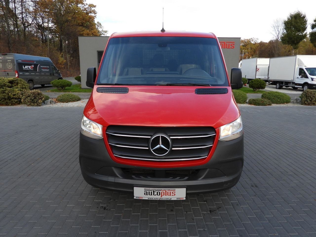 MERCEDES SPRINTER 316 STAKE BODY DOUBLE CABIN DOKA 7 SEATS AIR CONDITIONING 160HP - Van kombi: gambar 5 MERCEDES SPRINTER 316 STAKE BODY DOUBLE CABIN DOKA 7 SEATS AIR CONDITIONING 160HP - Van kombi: gambar 5