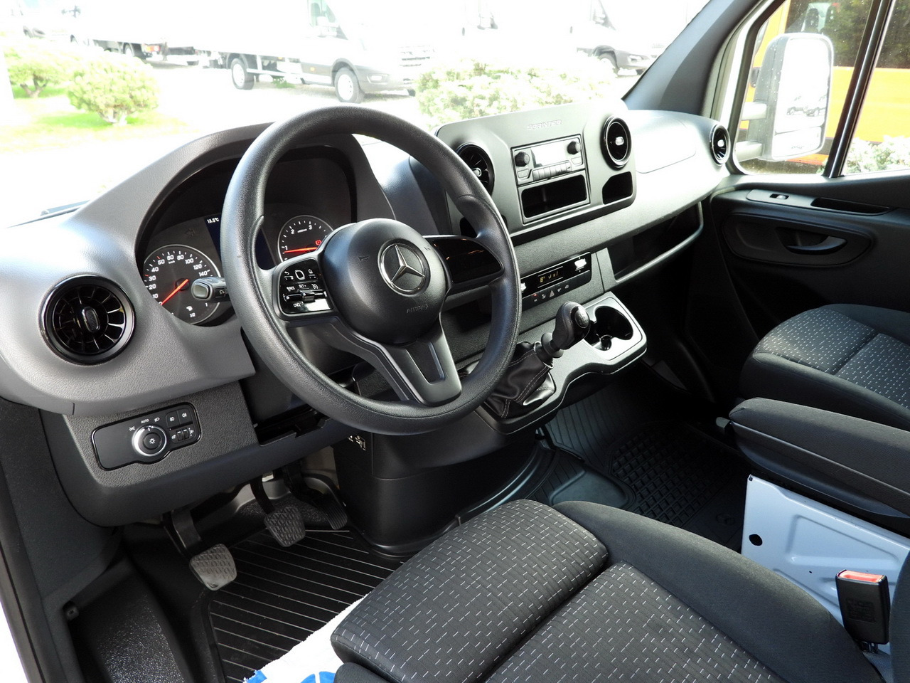 MERCEDES SPRINTER 316 TARPAULIN 8 PALLETS WEBASTO CRUISE CONTROL AIR CONDITIONING 160HP - Van dengan terpal samping: gambar 2 MERCEDES SPRINTER 316 TARPAULIN 8 PALLETS WEBASTO CRUISE CONTROL AIR CONDITIONING 160HP - Van dengan terpal samping: gambar 2