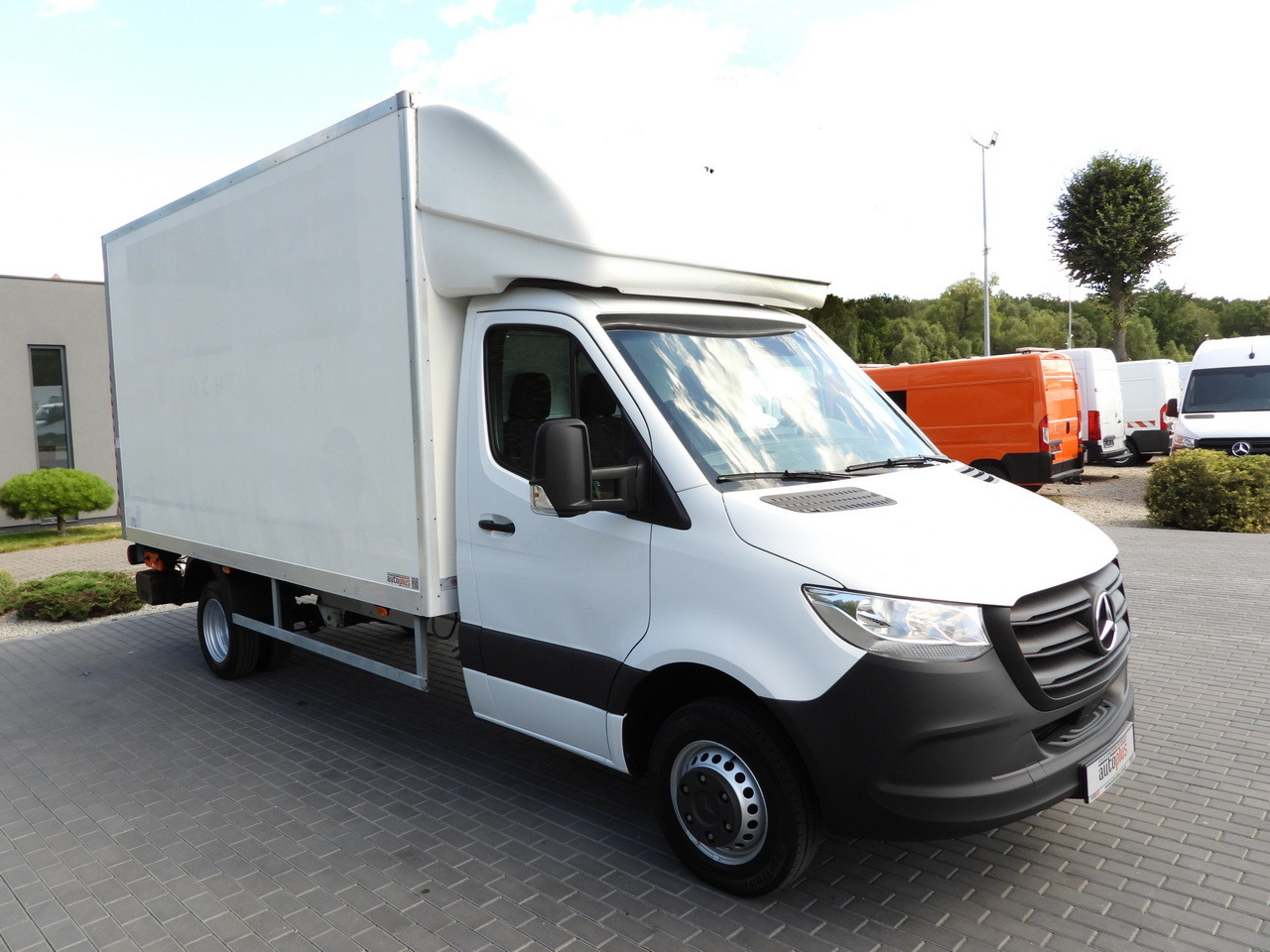 MERCEDES SPRINTER 514 BOX LIFT 8 PALLETS CRUISE CONTROL TWIN WHEELS AIR CONDITIONING 140HP - Van box: gambar 4 MERCEDES SPRINTER 514 BOX LIFT 8 PALLETS CRUISE CONTROL TWIN WHEELS AIR CONDITIONING 140HP - Van box: gambar 4