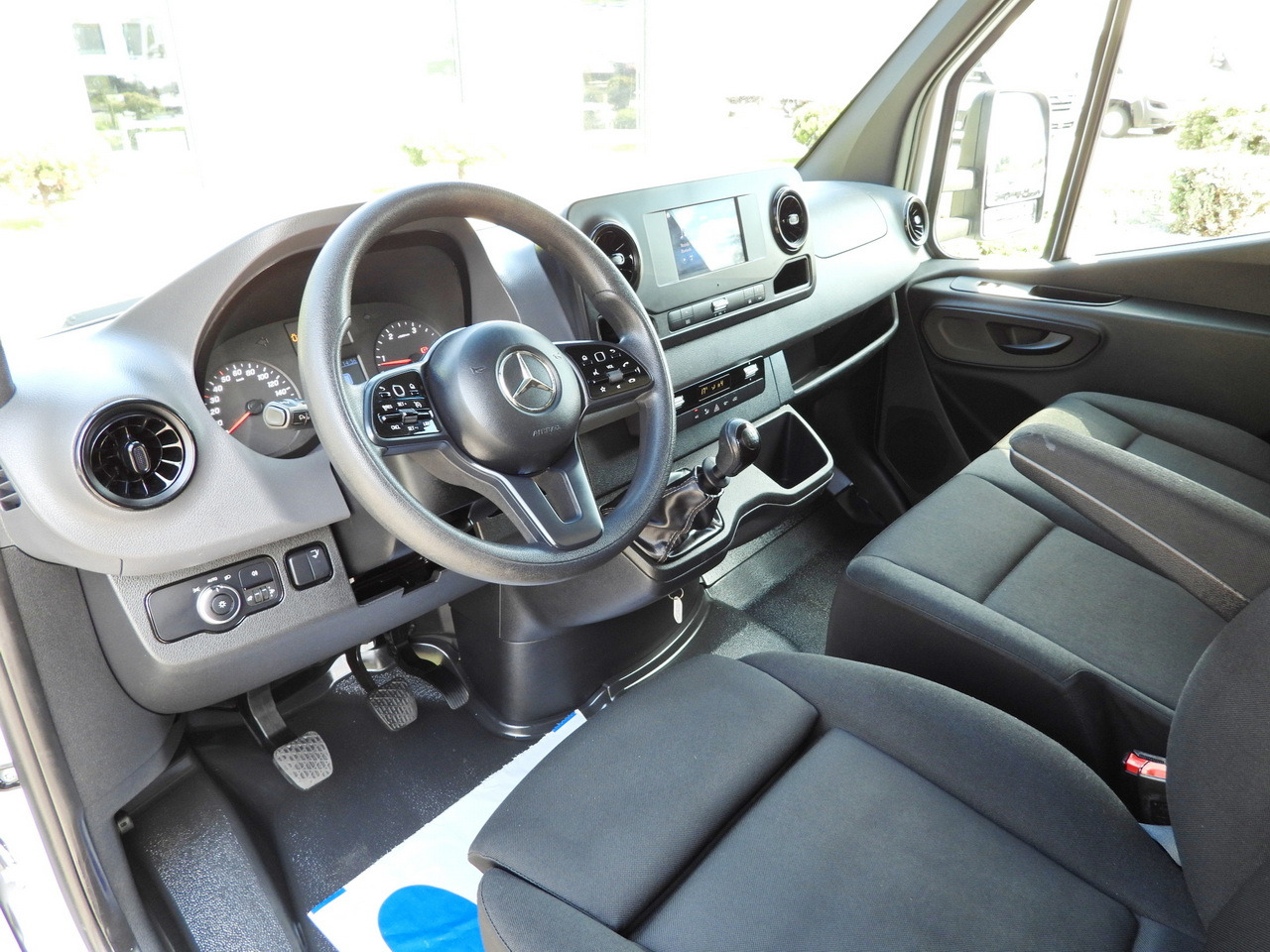 MERCEDES SPRINTER 514 BOX LIFT 8 PALLETS CRUISE CONTROL TWIN WHEELS AIR CONDITIONING 140HP - Van box: gambar 2 MERCEDES SPRINTER 514 BOX LIFT 8 PALLETS CRUISE CONTROL TWIN WHEELS AIR CONDITIONING 140HP - Van box: gambar 2