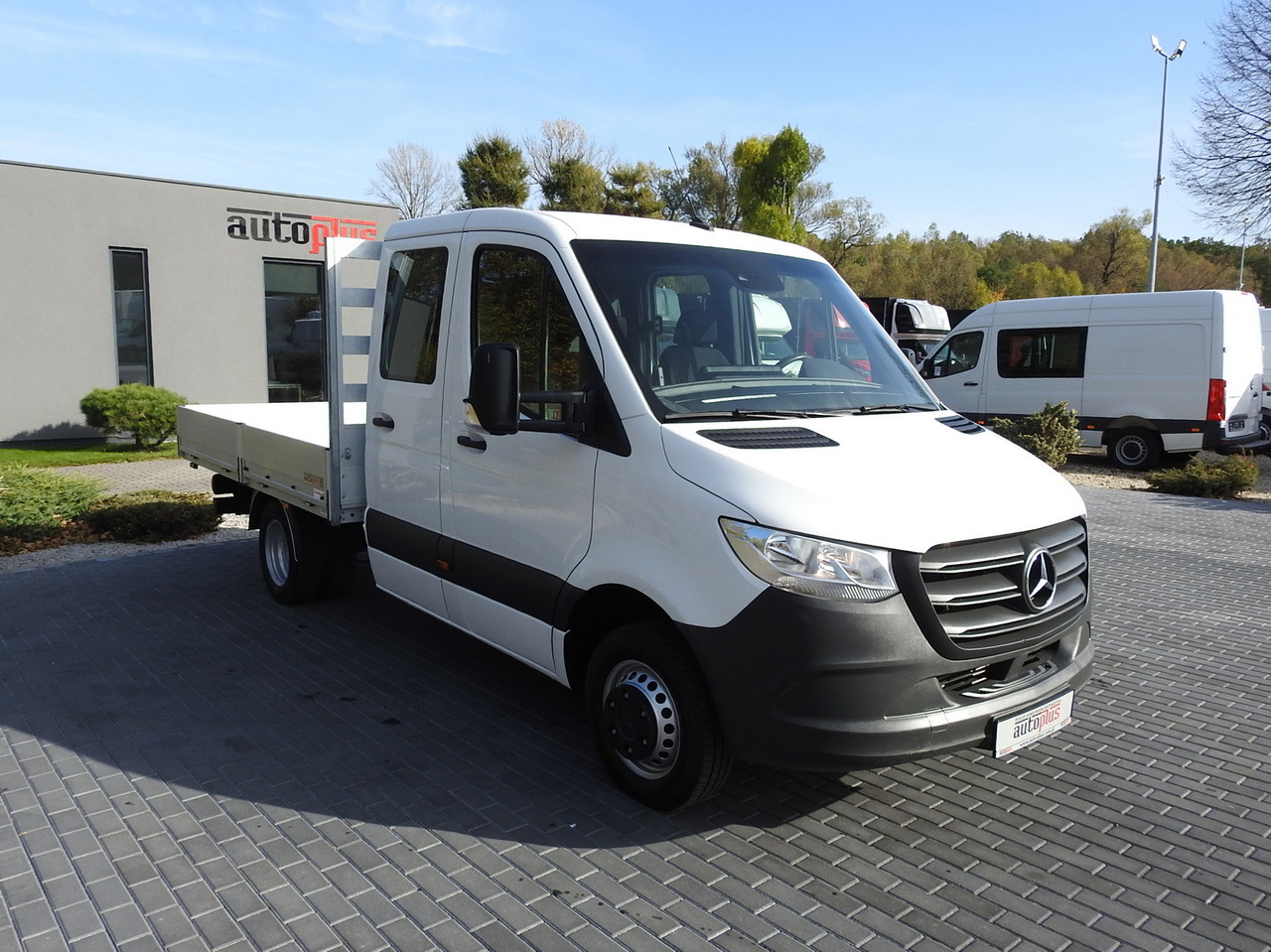 MERCEDES SPRINTER 516 STAKE BODY DOUBLE CABIN DOKA 6 SEATS CRUISE CONTROL AIR CONDITIONING TWIN WHEELS 160HP - Van kombi: gambar 4 MERCEDES SPRINTER 516 STAKE BODY DOUBLE CABIN DOKA 6 SEATS CRUISE CONTROL AIR CONDITIONING TWIN WHEELS 160HP - Van kombi: gambar 4