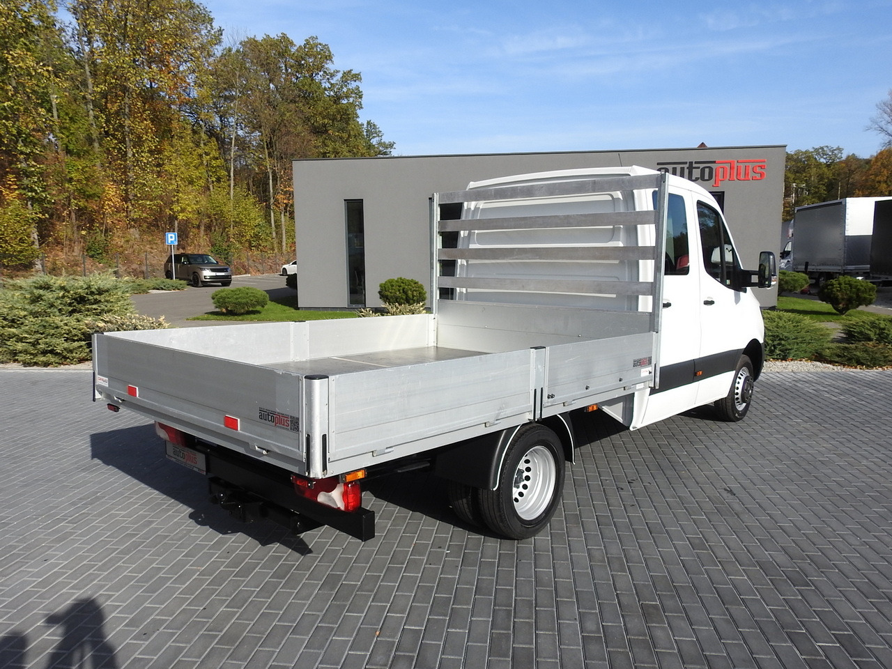 MERCEDES SPRINTER 516 STAKE BODY DOUBLE CABIN DOKA 6 SEATS CRUISE CONTROL AIR CONDITIONING TWIN WHEELS 160HP - Van flatbed: gambar 3 MERCEDES SPRINTER 516 STAKE BODY DOUBLE CABIN DOKA 6 SEATS CRUISE CONTROL AIR CONDITIONING TWIN WHEELS 160HP - Van flatbed: gambar 3