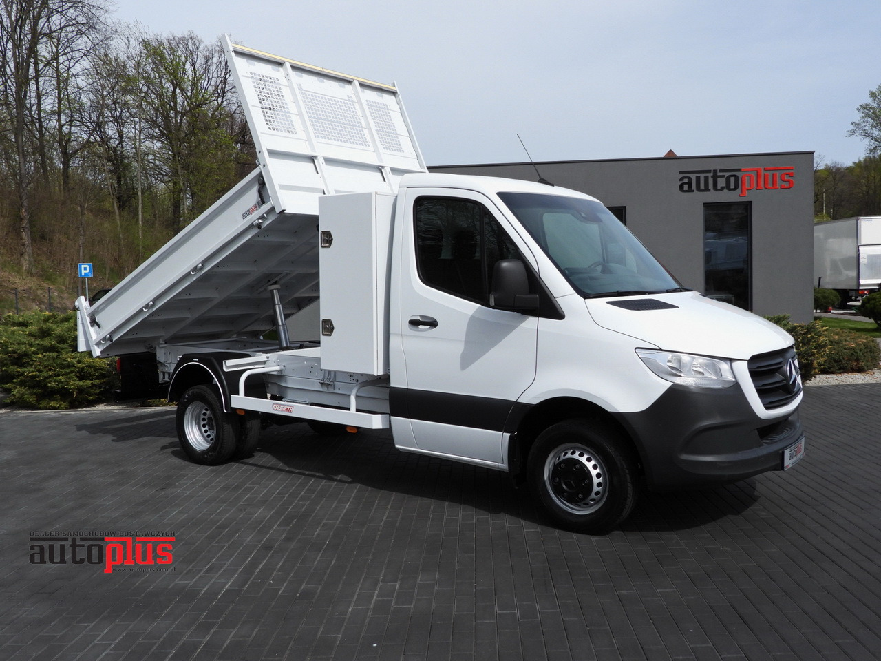MERCEDES SPRINTER 516 TIPPER CRUISE CONTROL TWIN WHEELS AIR CONDITIONING 160HP - Van jungkit: gambar 1 MERCEDES SPRINTER 516 TIPPER CRUISE CONTROL TWIN WHEELS AIR CONDITIONING 160HP - Van jungkit: gambar 1