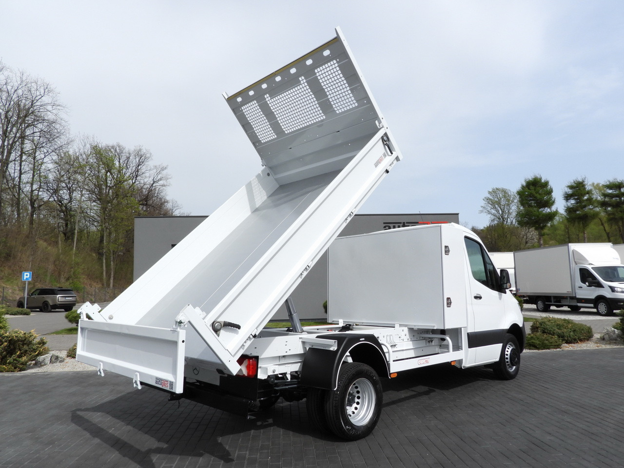 MERCEDES SPRINTER 516 TIPPER CRUISE CONTROL TWIN WHEELS AIR CONDITIONING 160HP - Van jungkit: gambar 3 MERCEDES SPRINTER 516 TIPPER CRUISE CONTROL TWIN WHEELS AIR CONDITIONING 160HP - Van jungkit: gambar 3